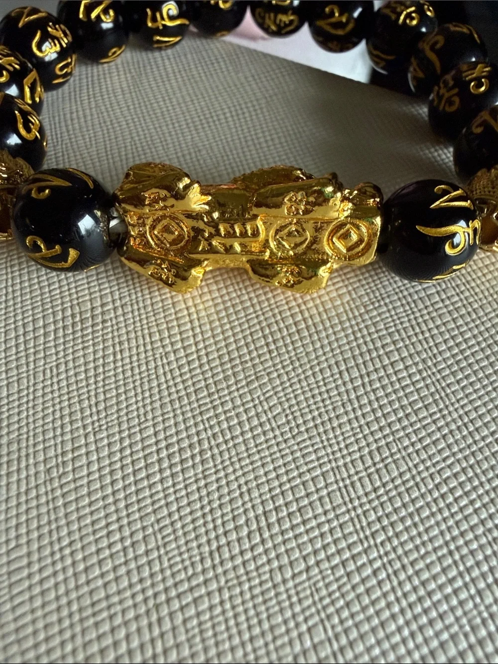Black & Gold Feng Shui Pixiu Bracelet Lucky Wealth Charm Beaded Stretch Bracelet